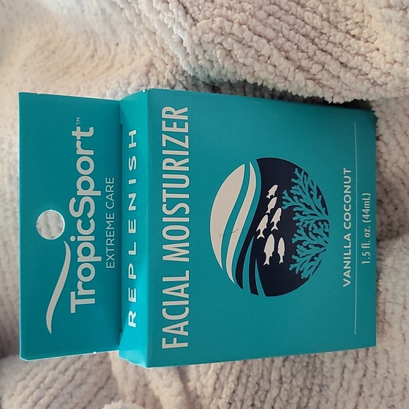 Tropic Sport Replenish Facial Moisturizer - Picture 4 of 9